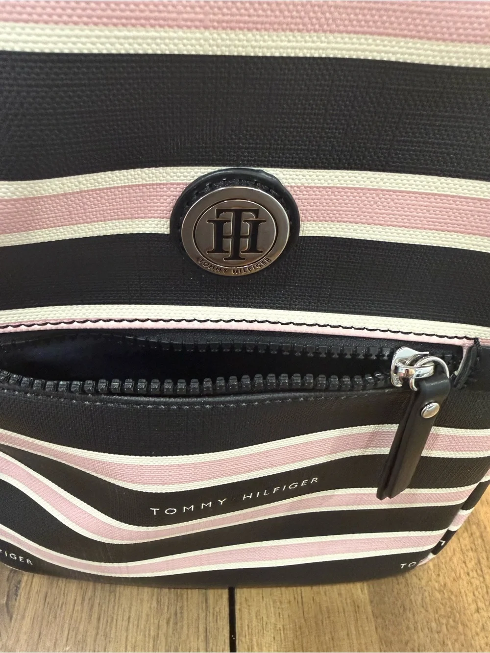 Tommy Hilfiger compact tommy